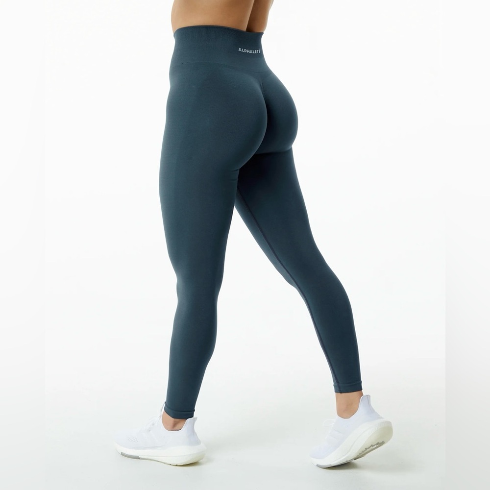 Alphalete Amplify Legging in Whale Blue Size Medium
